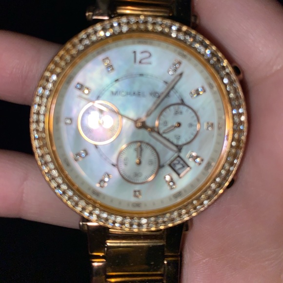 Rose gold Michael Kors watch - Picture 2 of 4